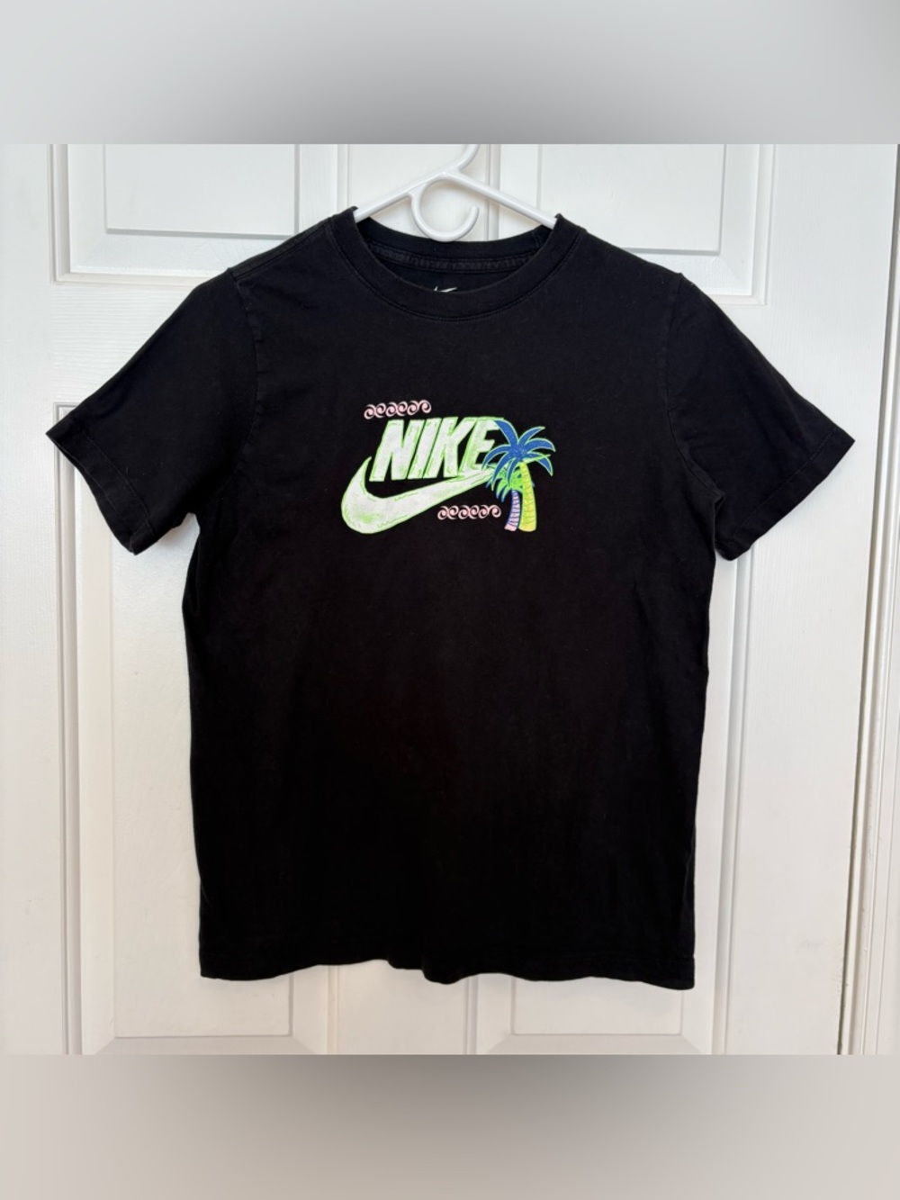 Nike Sportswear Beach Party Graphic T-shirt Tee Youth Boys XL Black Palm Tree